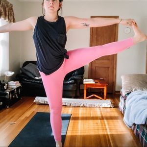 HIGH WAISTED Yogalicious 7/8 Pink leggings ✨